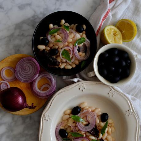 ENSALADA DE HABICHUELAS, TOMATES SECOS Y ALBAHACA