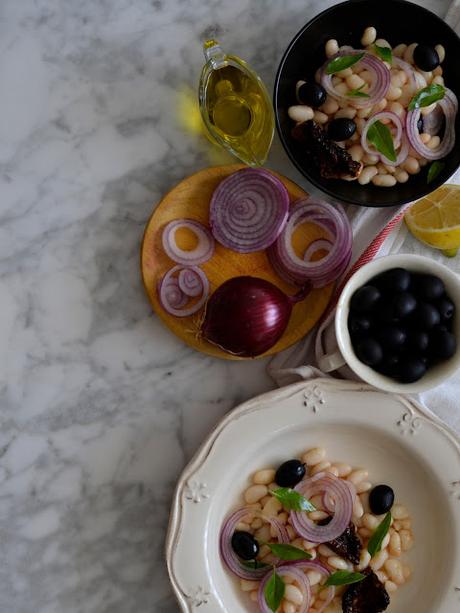 ENSALADA DE HABICHUELAS, TOMATES SECOS Y ALBAHACA