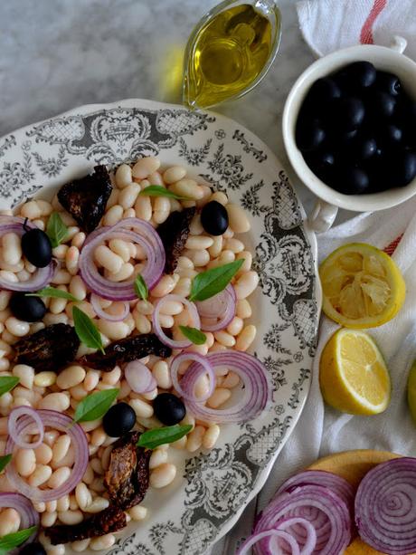 ENSALADA DE HABICHUELAS, TOMATES SECOS Y ALBAHACA