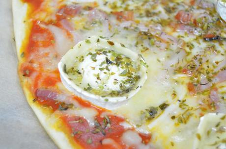 PIZZA DE BAICON Y QUESO DE CABRA