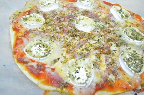 PIZZA DE BAICON Y QUESO DE CABRA