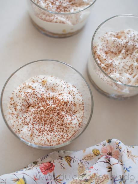 Vasitos de queso y piña