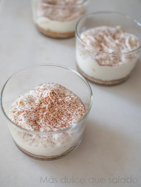 Vasitos de queso y piña