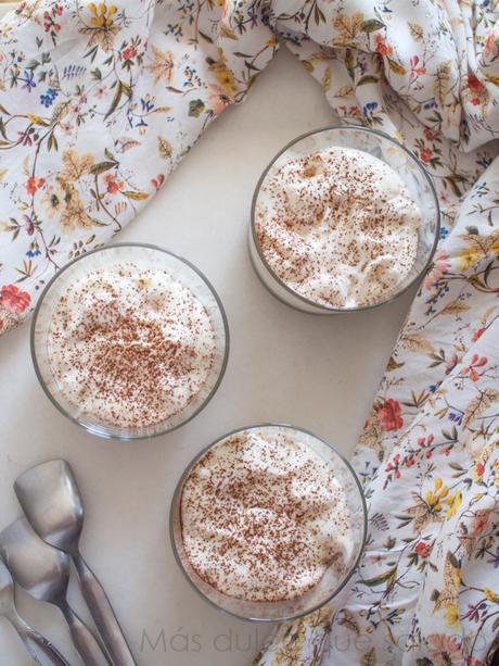 Vasitos de queso y piña