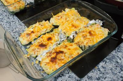 Calabacines rellenos de gulas y salmón ligeros