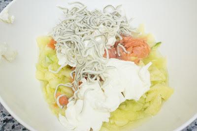 Calabacines rellenos de gulas y salmón ligeros