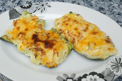 Calabacines rellenos de gulas y salmón ligeros