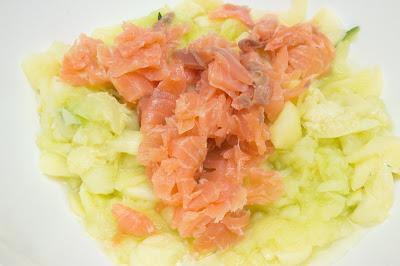 Calabacines rellenos de gulas y salmón ligeros