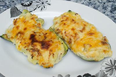 Calabacines rellenos de gulas y salmón ligeros