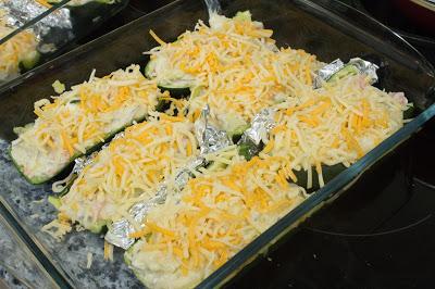 Calabacines rellenos de gulas y salmón ligeros