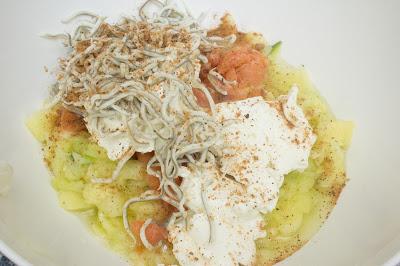 Calabacines rellenos de gulas y salmón ligeros