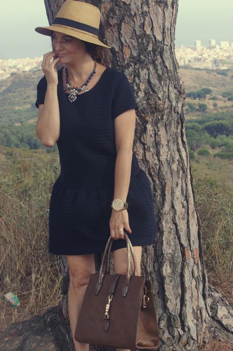 Negro y complementos en marrón