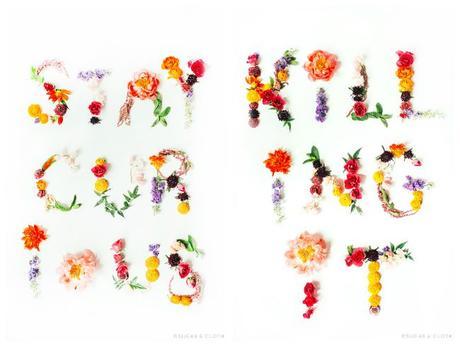 Hojas y flores decorando la pared