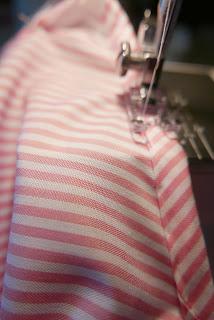 Cómo coser la abertura de una ranita de bebé