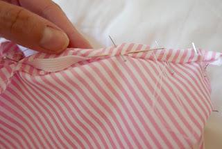 Cómo coser la abertura de una ranita de bebé