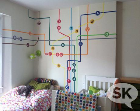 Decoración urbana inspirada en las líneas de metro Decoración urbana inspirada en las líneas de metro