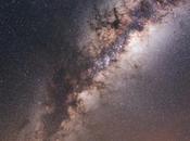 Láctea sobre Uluru