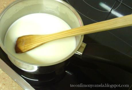 PANNACOTTA DE VAINILLA Y YOGURT  GRIEGO CON GELATINA DE GRANADA
