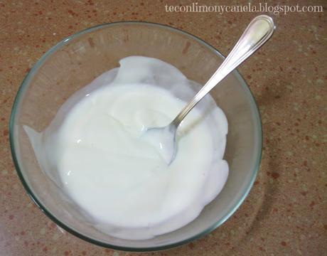 PANNACOTTA DE VAINILLA Y YOGURT  GRIEGO CON GELATINA DE GRANADA