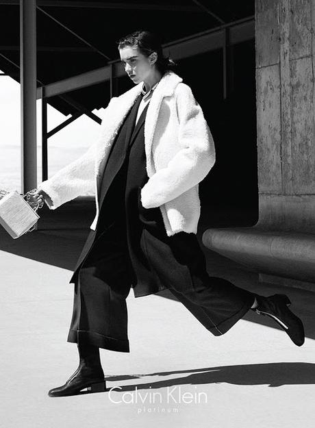 Grace Hartzel protagoniza la nueva campaña de otoño de Calvin Klein Platinum