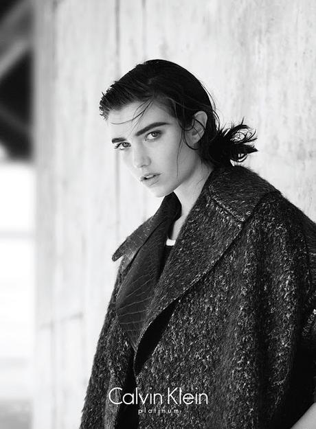 Grace Hartzel protagoniza la nueva campaña de otoño de Calvin Klein Platinum