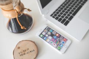 ¿ES POSIBLE EMPRENDER SIN DINERO?