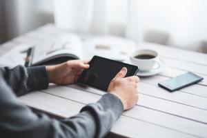 ¿ES POSIBLE EMPRENDER SIN DINERO?