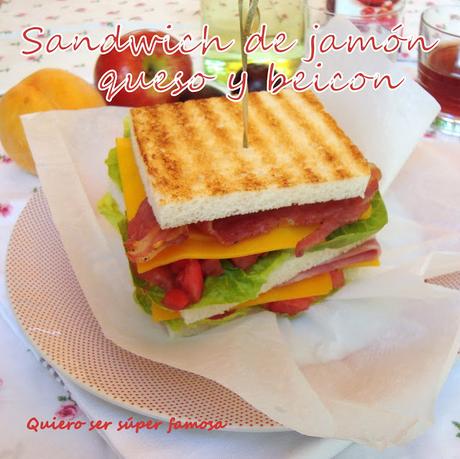 Sandwich de jamón, queso y beicon