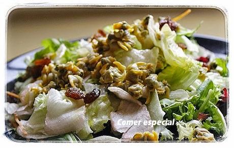 Ensalada light con berberechos y aderezo de hierbabuena