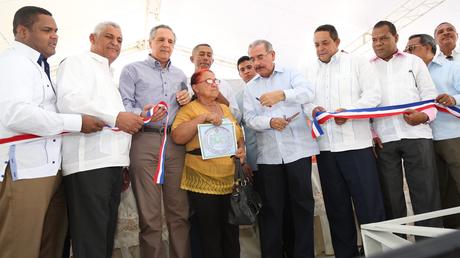 Danilo entrega proyecto El Espartillar, Duvergé; 400 familias beneficiadas.