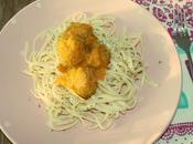 Espaguetis ajillo albondigas pollo salsa especiada