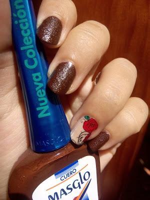 Pegatina casera de Rosa con esmalte cuero de Masglo