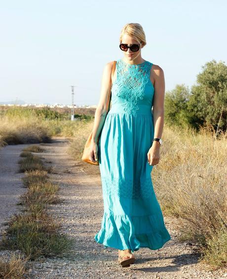 Vestido con detalle de crochet