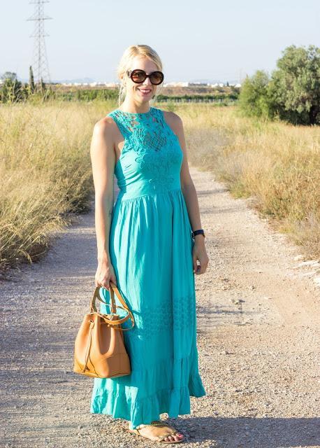 Vestido con detalle de crochet