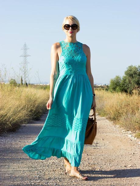 Vestido con detalle de crochet