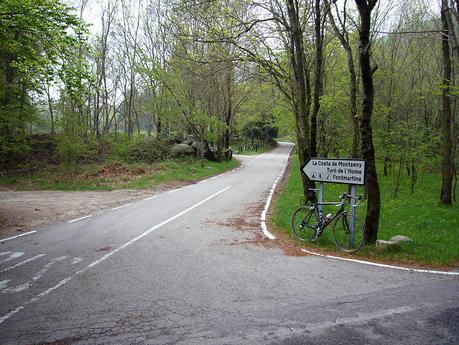 CICLISMO EN EL PUERTO DE MONTAÑA DE SANTA FE DEL MONTSENY, CATALUÑA.