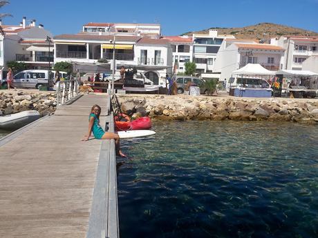 Echando de menos la tierrina, en las fiestas de Fornells Menorca, con look sport.