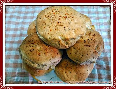 Panecillos de aceitunas negras