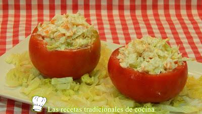 Tomates rellenos de ensalada