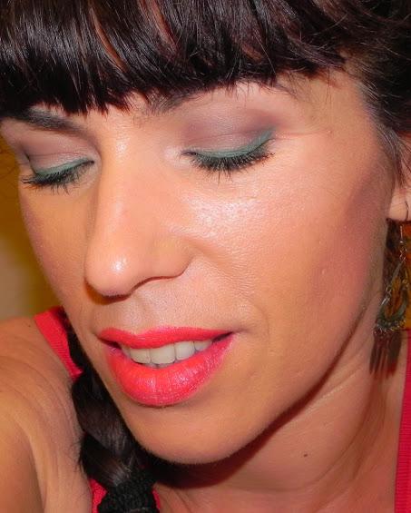 Verde militar y rojo (look y outfit)