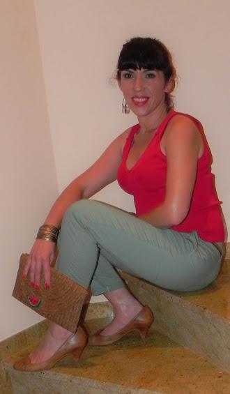 Verde militar y rojo (look y outfit)