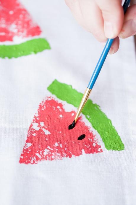 DIY Servilletas con estampados de sandía.