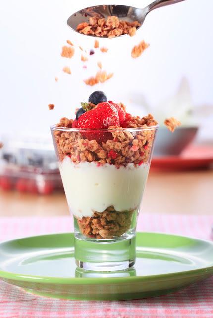 Receta Qikely: Copa de Fresas y Granola