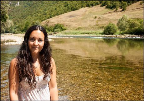 Retrato Imna de Umbilical en un entorno natural. 