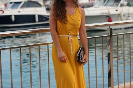 Vestido largo mostaza