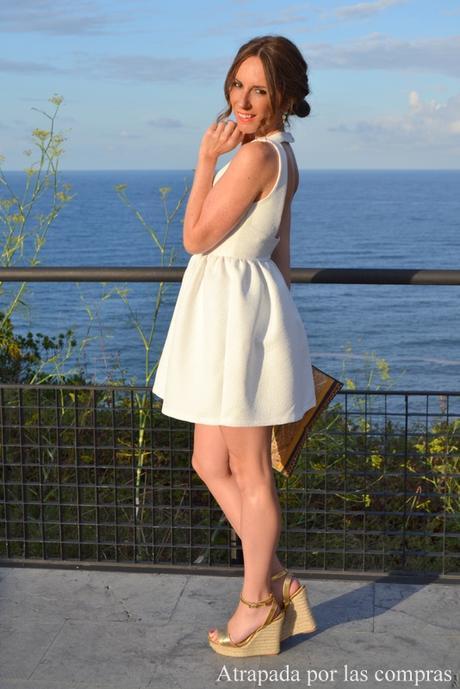 LOOK ROMÁNTICO CON VESTIDO BLANCO