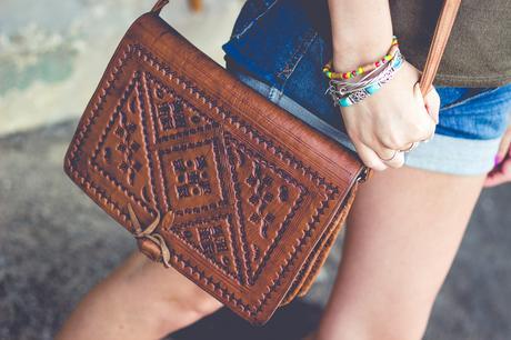 bolso moruno de piel