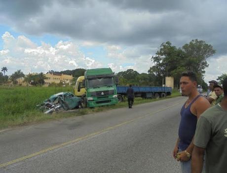 ACCIDENTE EN LA HABANA DEJA UN MUERTO Y CUATRO CUBANOAMERICANOS HERIDOS Accidente deja un muerto y cuatro cubanoamericanos heridos
