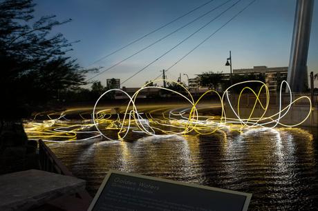 Los antiguos indios Hohokam, ubicados en la parte norte de Arizona 300 años D.C. fueron una de las primeras culturas que dependieron de los canales de irrigación. La ingeniería ambiental de las comunidades mejoró el acceso al agua del río y ayudó a mejorar también la calidad vida de sus habitantes.