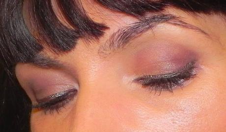 Delineado con sombra tipo Club y labios rojo fuego (look, manicura & outfit) Delineado con sombra tipo Club y labios rojo fuego (look, manicura & outfit)